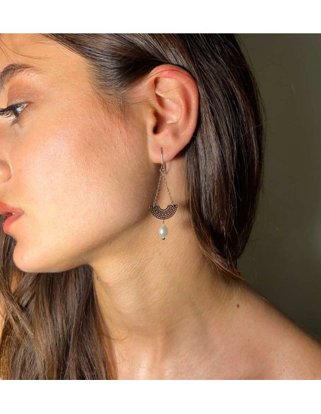 Σκουλαρίκια ατσάλινα με  οβαλ πέρλα